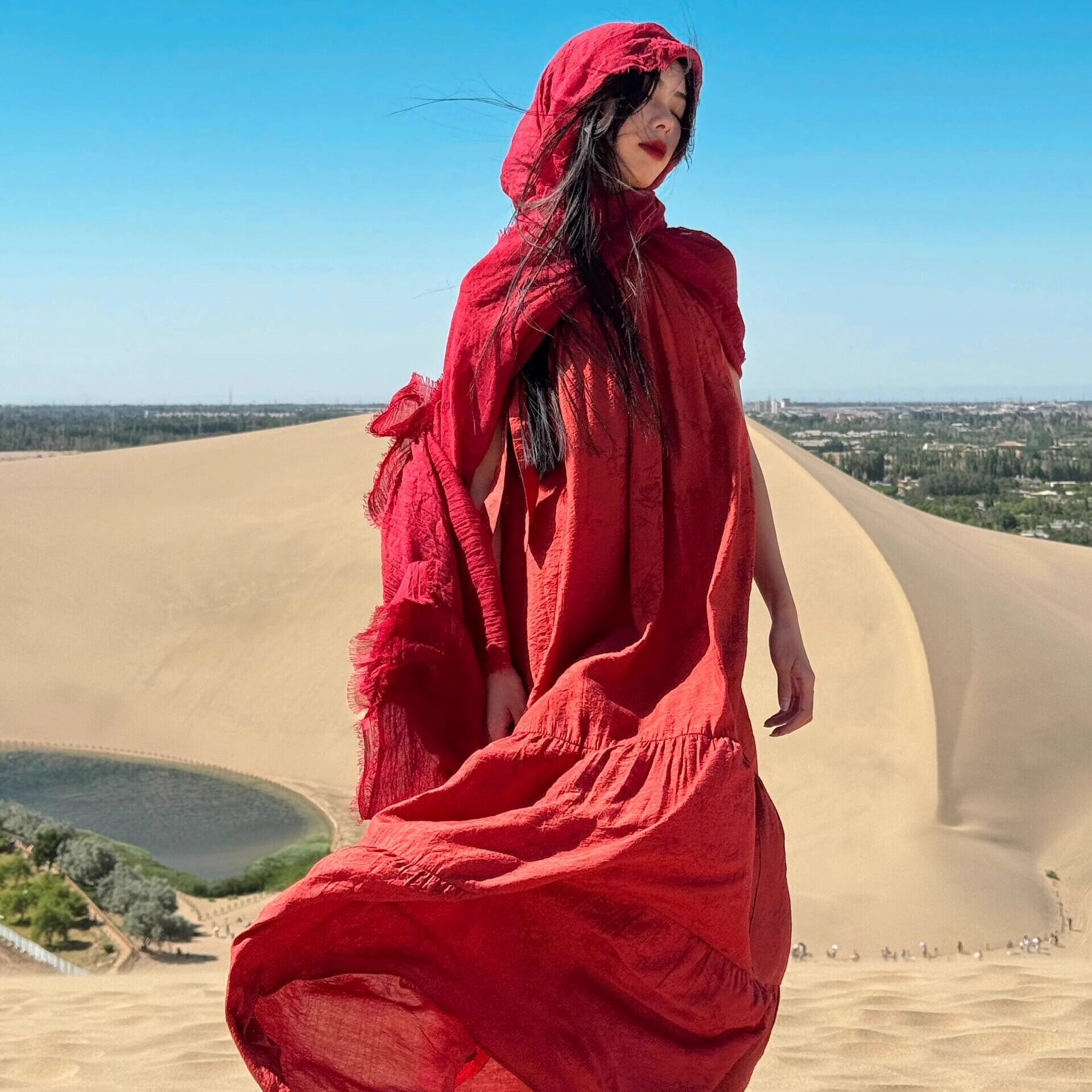 沙漠穿搭红色连衣裙陌素小姐西北新疆旅游女装草原裙子长裙吊带裙