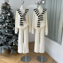 柒月末休闲宽松针织毛衣套装女韩系撞色披肩秋季微喇长裤两件套