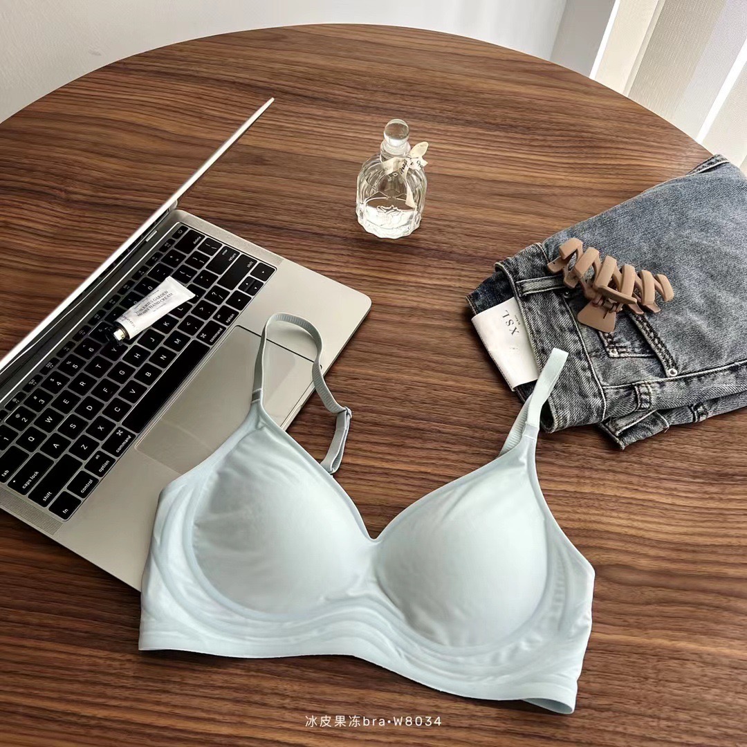 凹凸秘密无痕光面软支撑透气内衣