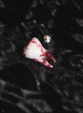 獠牙耳钉原创猎奇哥特视觉系正品钛钢耳钉杆长8mm粗1.2可定制