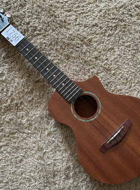 Ibanez 依班娜缺角尤克里里桃花芯木合板26英寸 小吉他琴颈可调