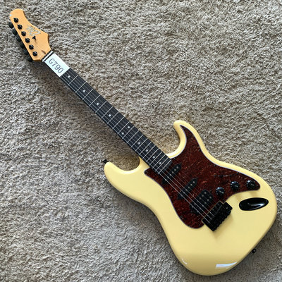 意大利 EKO ST款式电吉他六点式单摇奶黄色单单双SSH拾音器微瑕