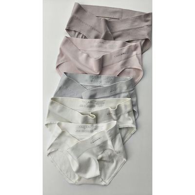 TA*AR*，内裤 竖纹款。颜色很多，还有别的款式