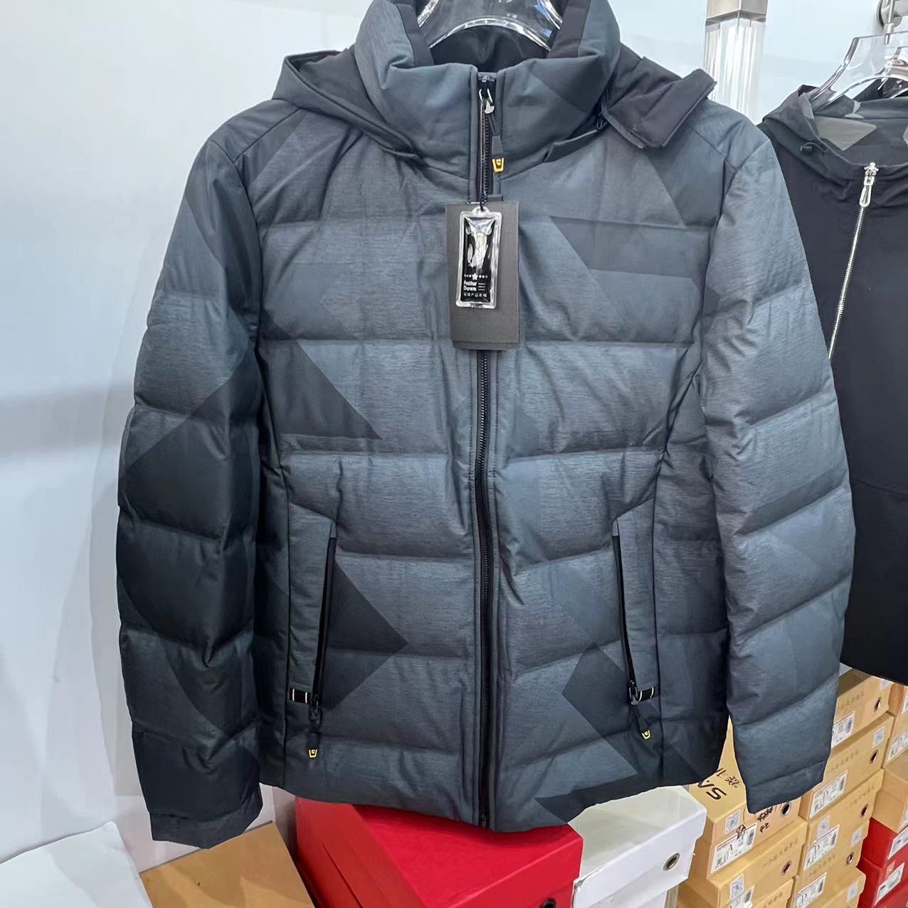 大牌时尚连帽休闲常规折扣羽绒服