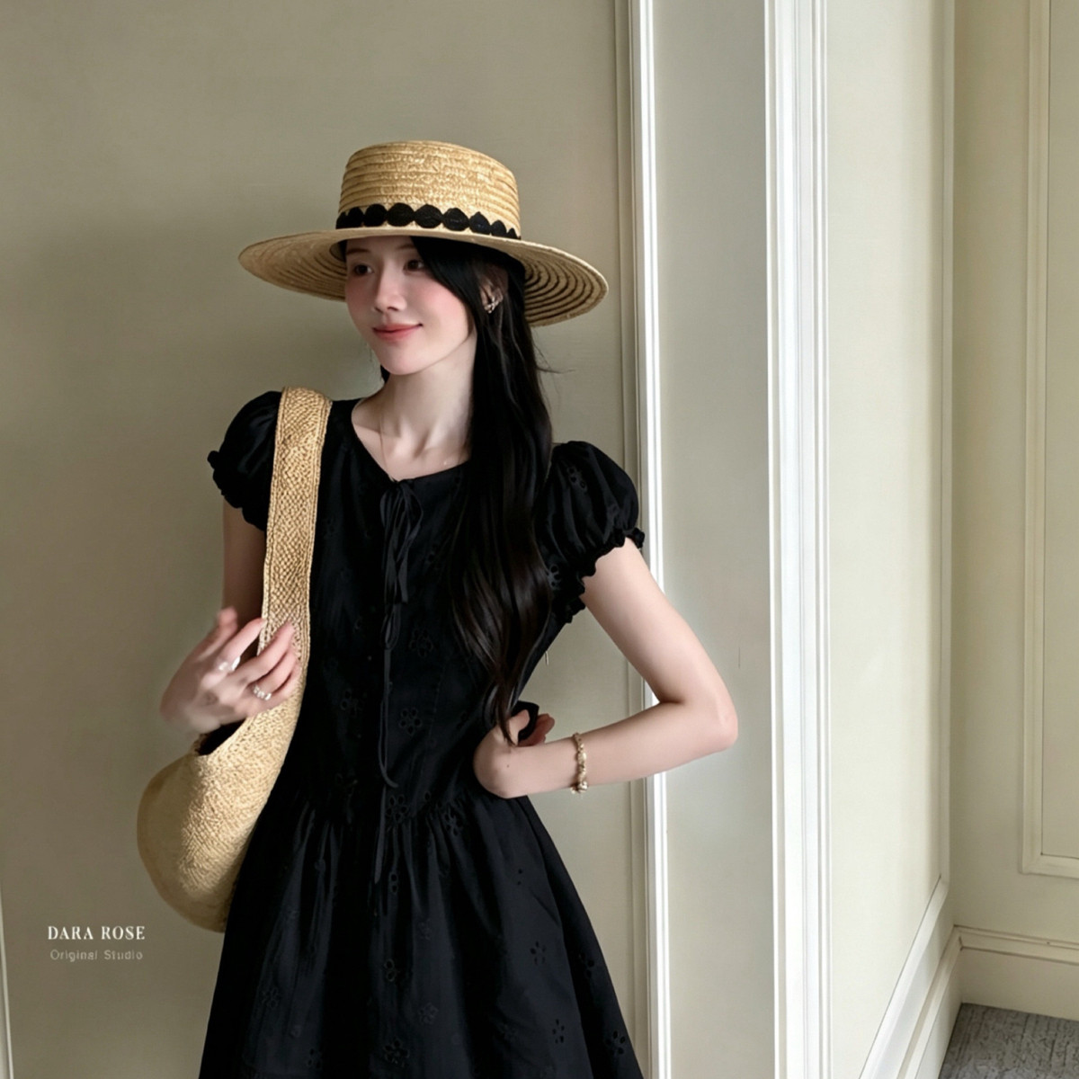 DARA ROSE-小个子天菜小黑裙韩系刺绣镂空设计短袖显高显瘦SV9213