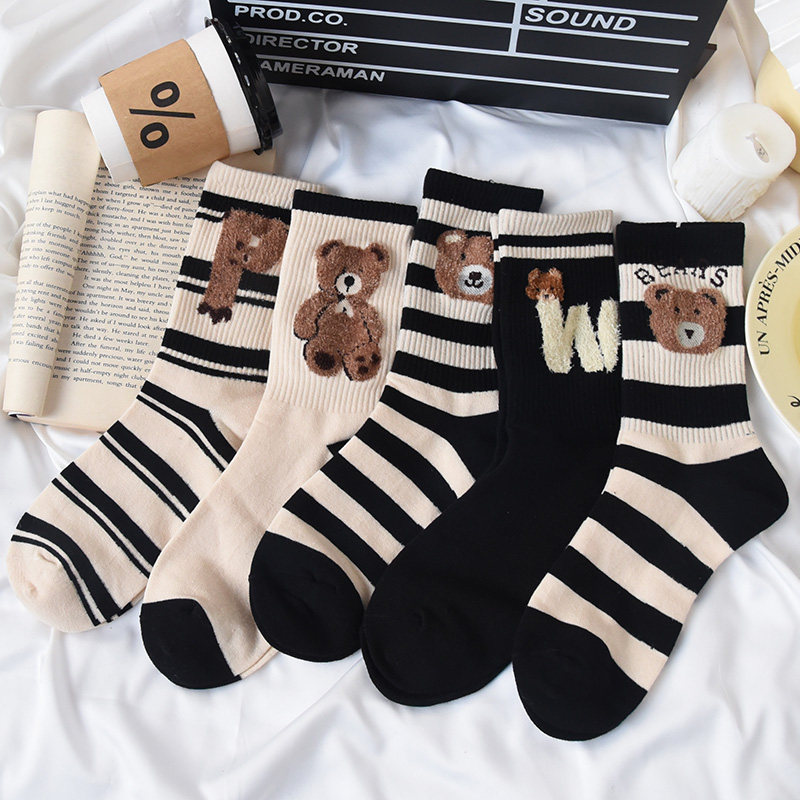 小熊袜子女秋冬中筒袜黑白卡通日系可爱运动纯棉外穿长袜配鲨鱼裤