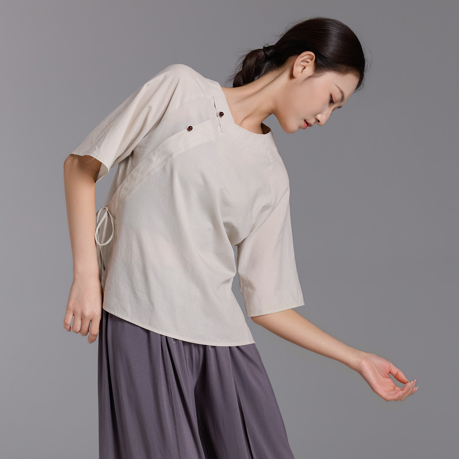 华丽独秀现代舞练功服短袖上衣新中式剑舞宽松显瘦舞蹈服演出服女图片