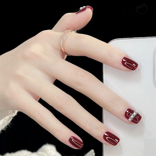指甲贴片酒红珍珠穿戴美甲秋冬款
