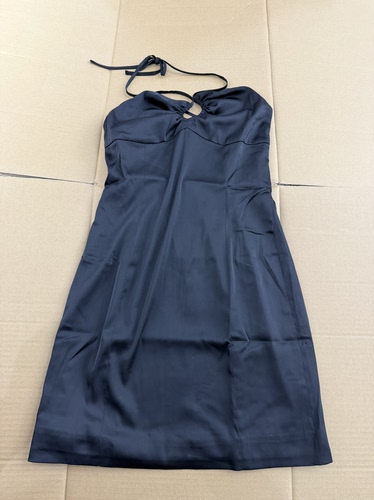 aritzia Sunday best 绸面挂脖连衣裙