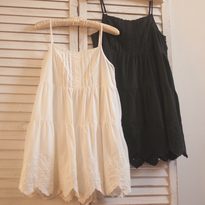 新款纯棉刺绣宽松木耳吊带裙