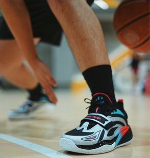 Anta安踏 KAI 1 欧文一代 进攻万花筒 减震防滑 低帮 篮球鞋 黑银