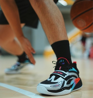 Anta安踏 KAI 1 欧文一代 进攻万花筒 减震防滑 低帮 篮球鞋 黑银