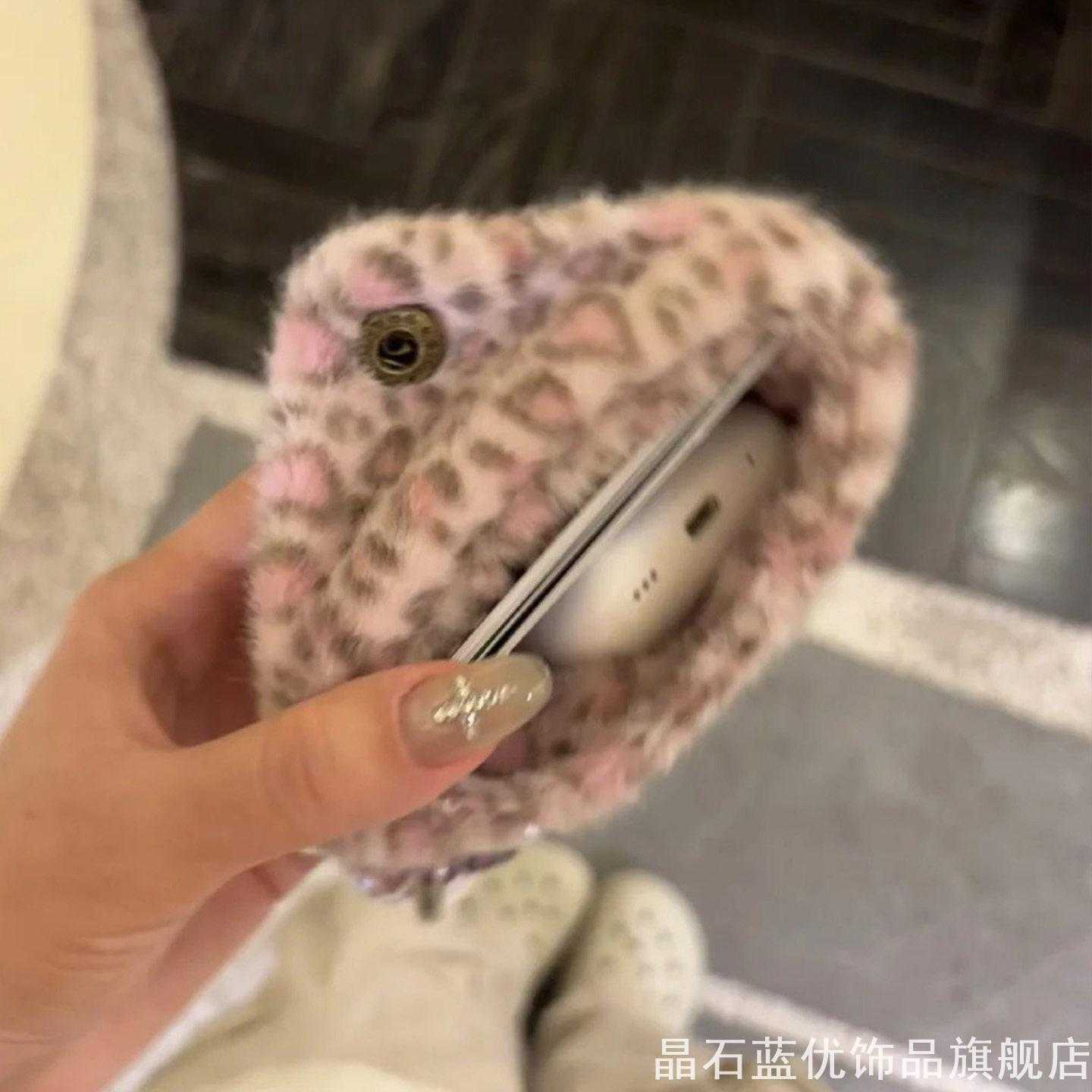 软萌粉豹纹毛绒相机包复古手拿小包少女便携口红耳机零钱收纳袋
