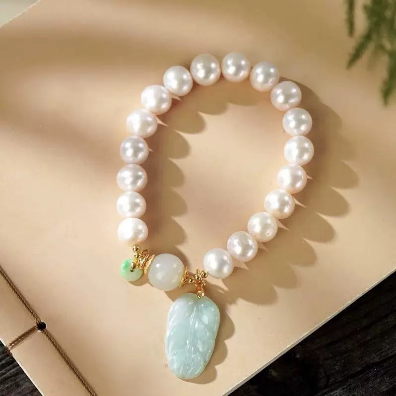 近圆微瑕天然珍珠手链女和田白玉翡翠树叶吊坠手饰珍珠手串