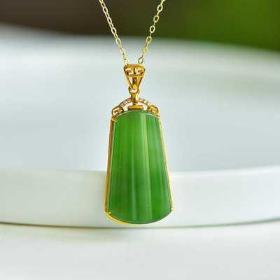 18K全包镶嵌和田碧玉无事牌吊坠碧玉无事牌吊坠精致百搭生日礼物