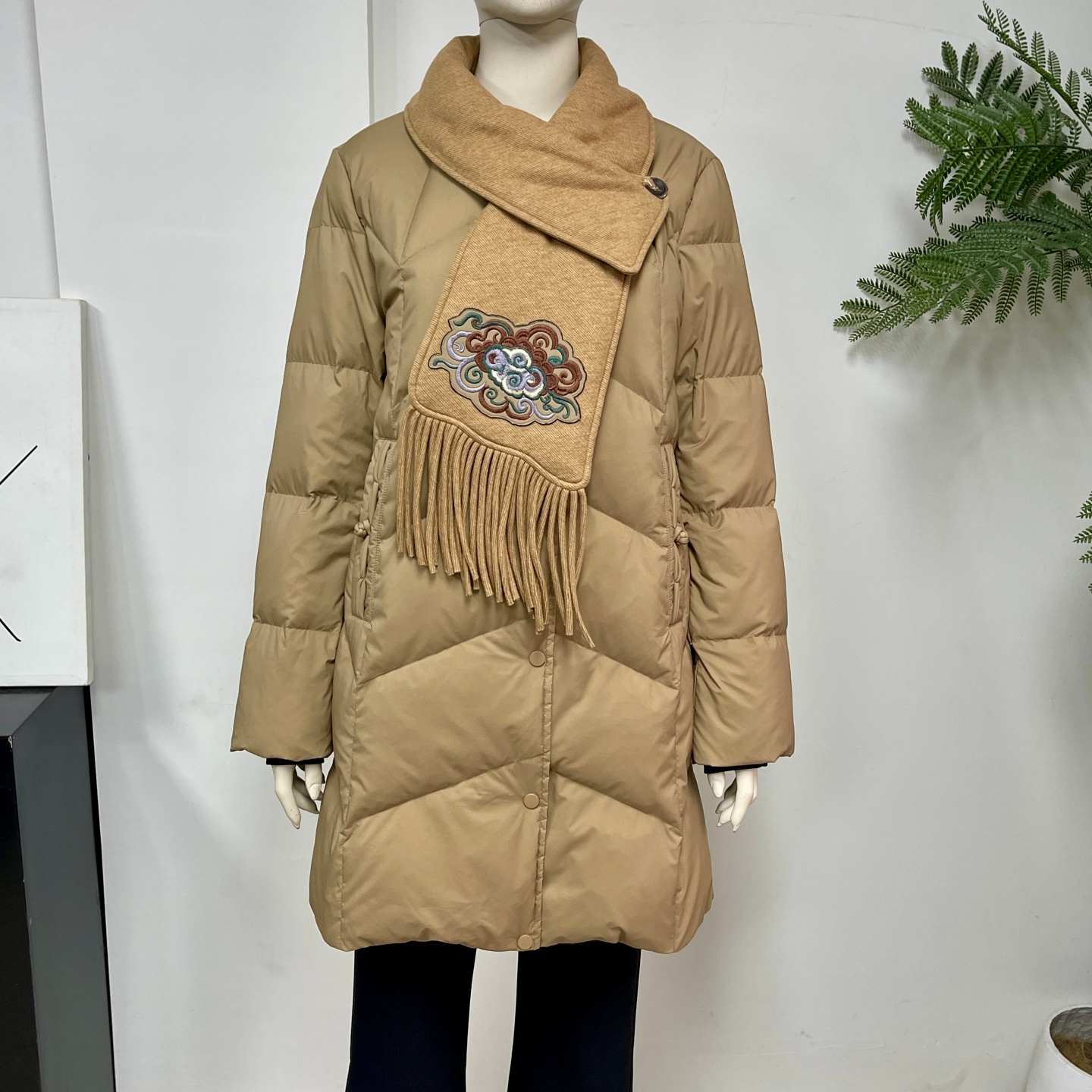 中长款妈妈冬季保暖羽绒服外套女