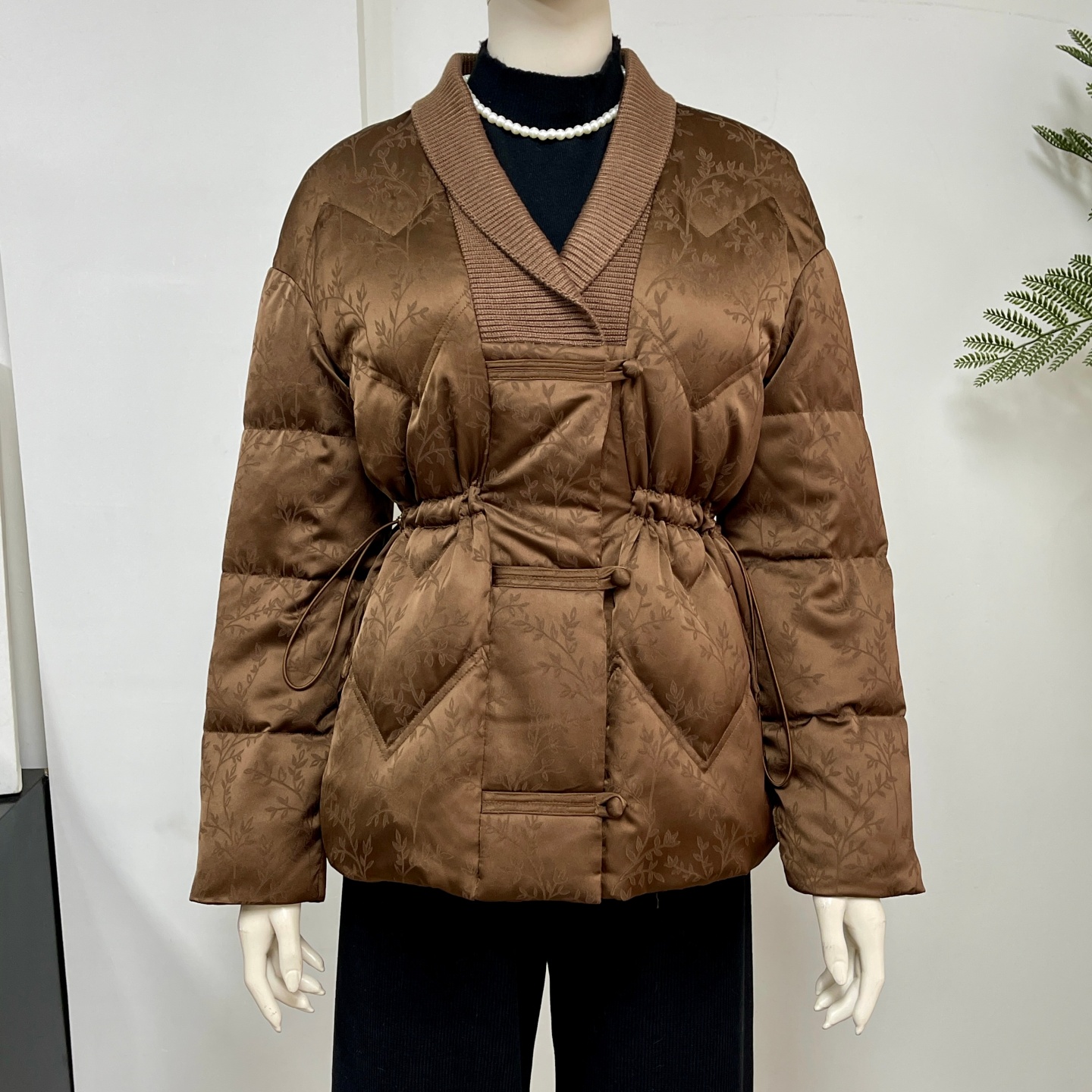 妈妈冬装羽绒服女收腰显瘦短款外套白鸭绒棉服中老年加厚保暖棉袄