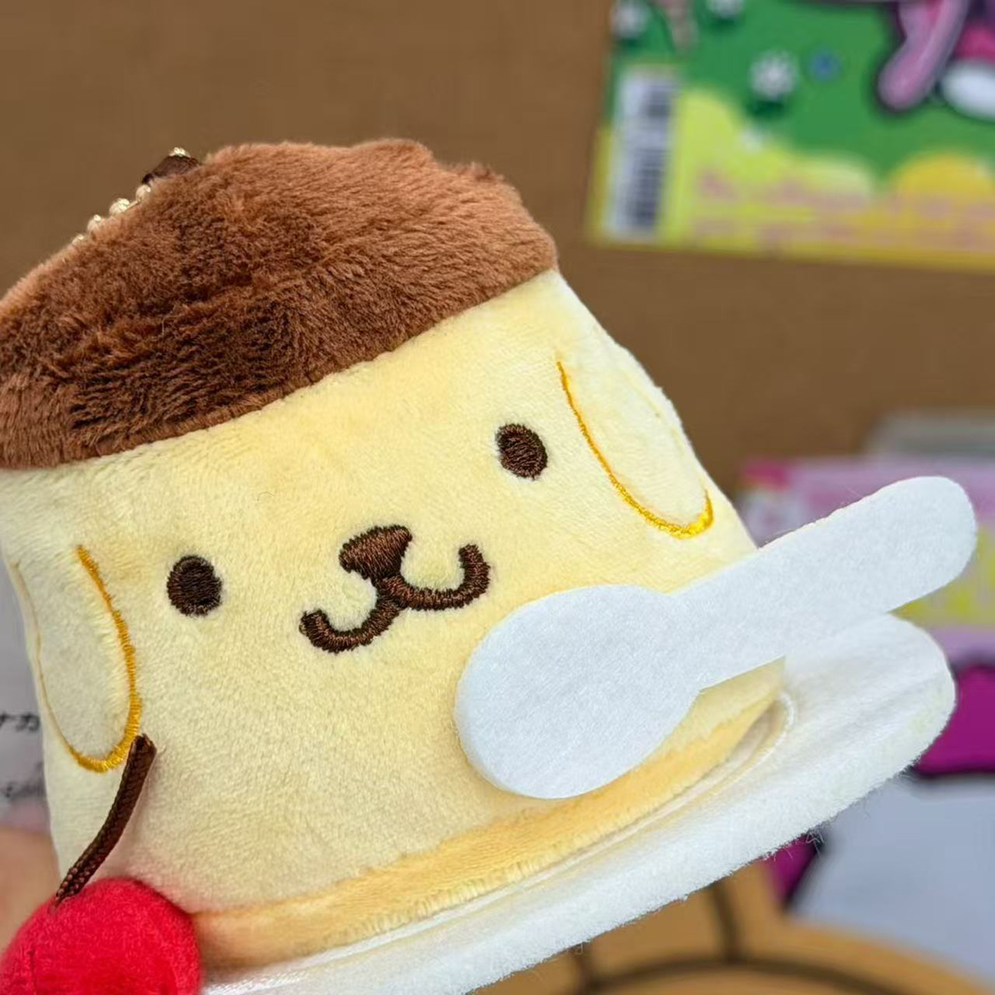 布丁狗甜品蛋糕30周年限定可爱布丁毛绒公仔玩偶包包小挂件饰品图片