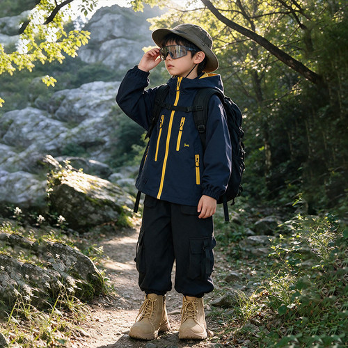 儿童冲锋衣三合一可拆卸秋冬季连帽防风户外运动服男女童登山外套