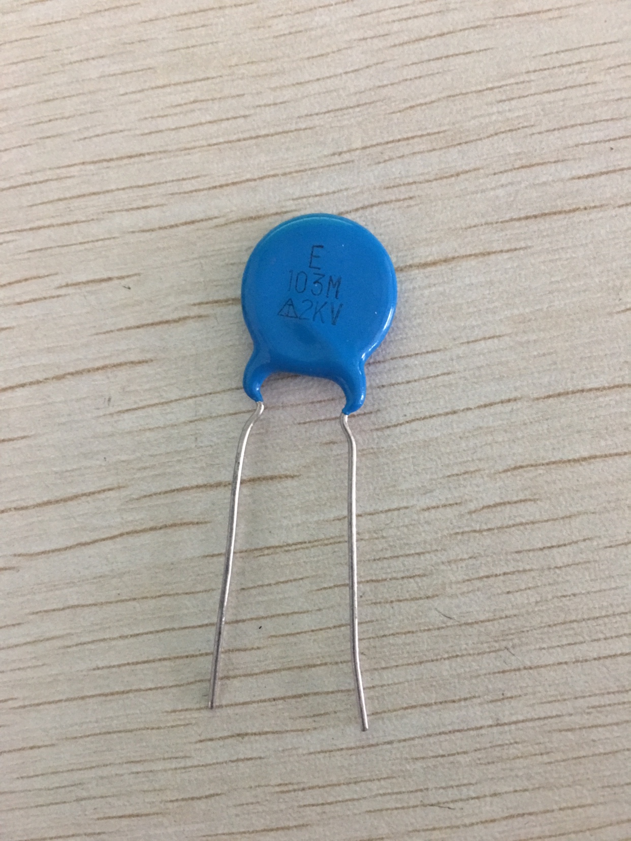 高压瓷片电容10NF 2KV103M 0.01UF2000V 片径12MM脚巨10MM