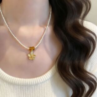 轻奢珍珠项链女蝴蝶吊坠金色高级感百搭锁骨链气质颈链