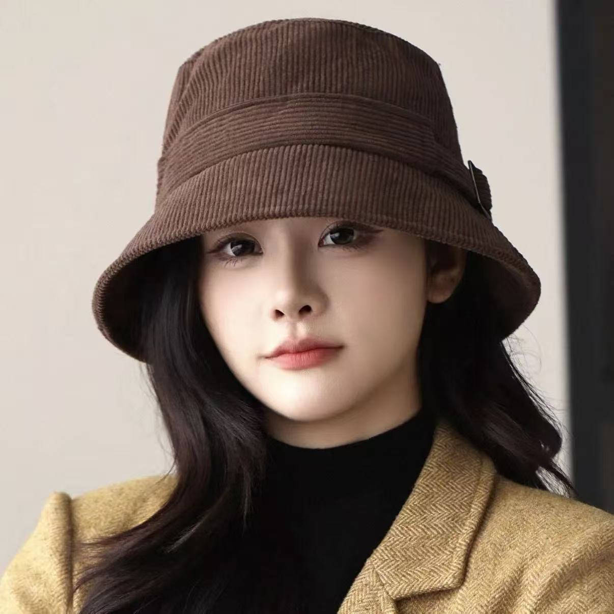 秋冬新款渔夫帽百搭显脸小灯芯绒帽子女扣带气质优雅贝雷保暖盆帽