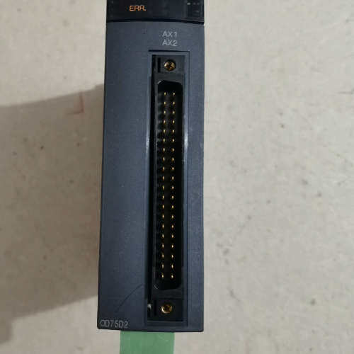 MITSUBISHI 三菱PLC QD75D2定位模块，成色