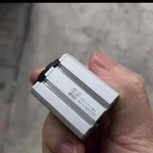 SMC磁吸气缸 MHM-16D 成色好。900一个