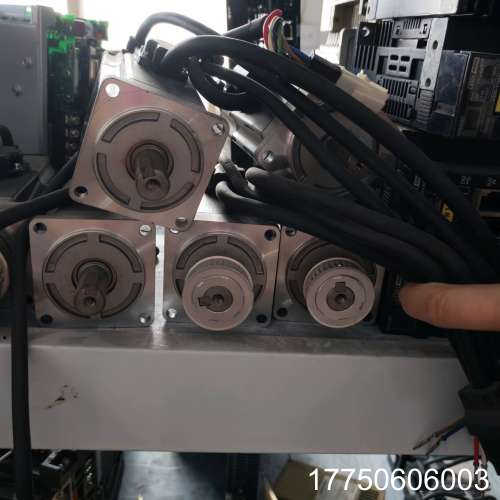 富士AC伺服电机，型号GYB4010D5-HC2-B  4