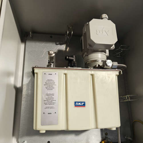 SKF润滑油泵 整套箱体是德国威图的 标签上的型号为MFE2