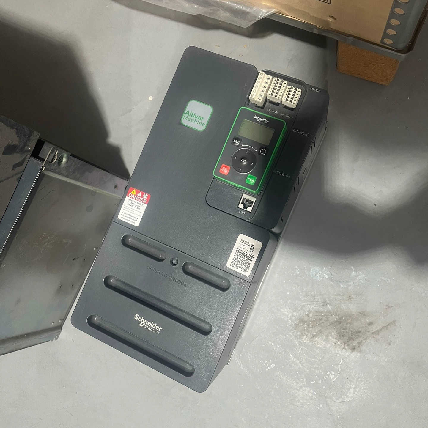 变频器ATV340D11N4 测试好11KW 380V