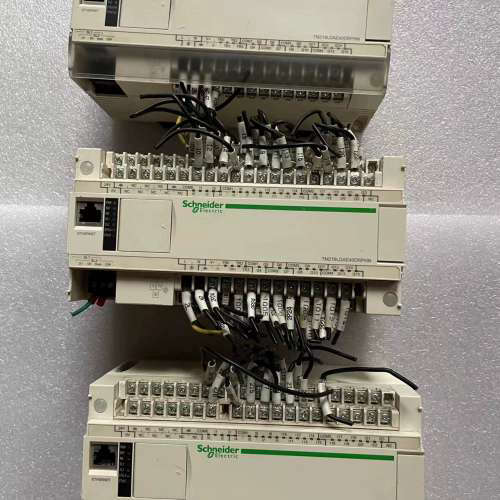 PLC  TM218LDAE40DRPHN，共四块，功