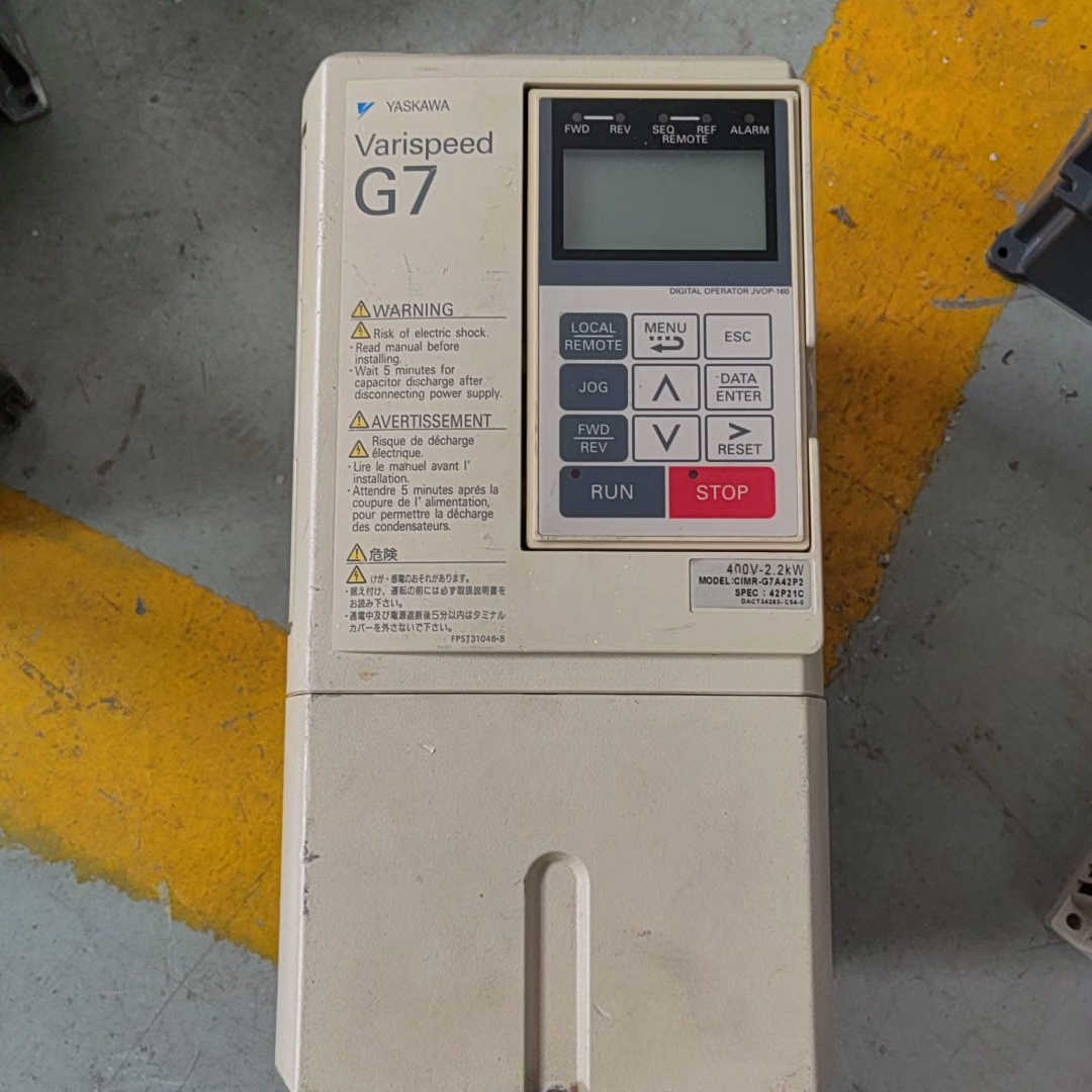 安川G7变频器CIMR-G7A42P2 2.2KW 380V