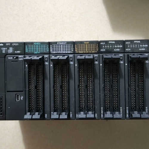 PLC .FP7 CPS31主机。扩展模块有X64D
