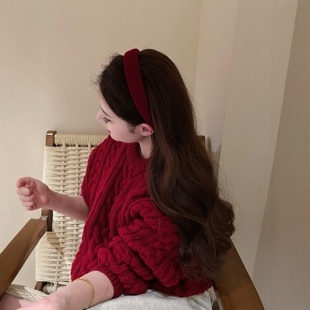 听说你们最近在找酒红色港风复古发箍高级感高颅顶头箍2026年新款