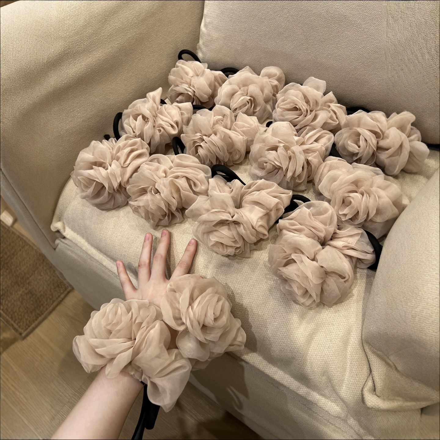 啊啊啊！双面戴的粉色玫瑰发圈~芭蕾风好甜~又仙又温柔头花头绳饰