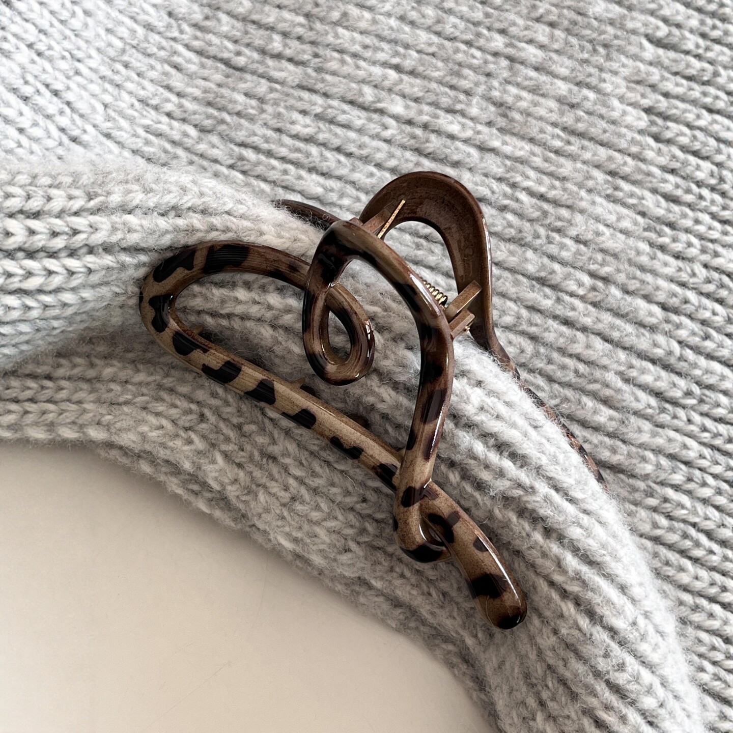 啊啊啊是秋冬氛围感满格的豹纹爱心抓夹耶高级感镂空气质法式发夹