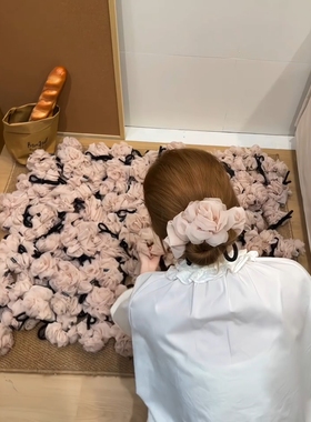 啊啊啊！双面戴的粉色玫瑰发圈~芭蕾风好甜~上头瞬间有韩女氛围！