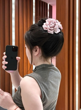 手残党也能扎的饱满盘发温柔风抓夹花朵高级感气质头饰2025年新款