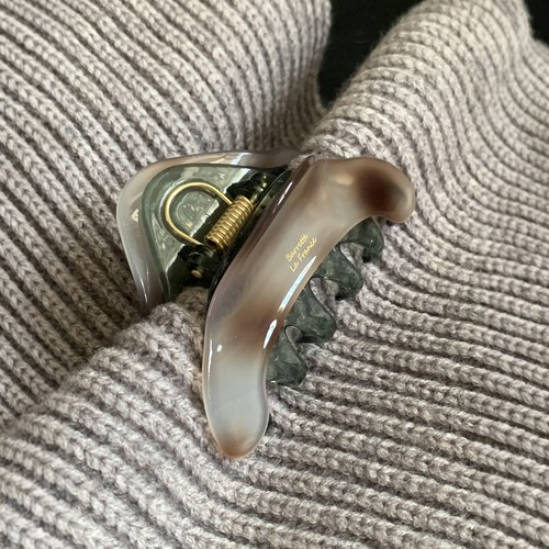 秋日逛书店就缺这抓夹韩系高级设计感秋冬不卷发质感太舒服超值了