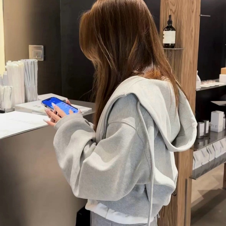 浅灰色短款连帽卫衣外套女春秋