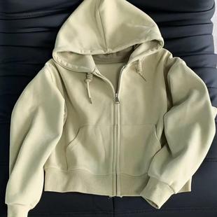 豆绿色短款卫衣外套女加绒加厚韩系连帽长袖上衣宽松显瘦拉链开衫