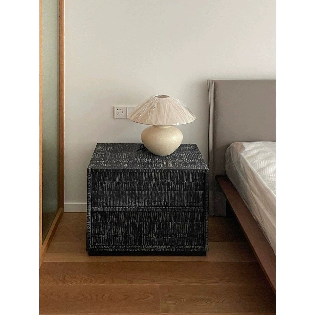 全实木侘寂风锯齿痕做旧床头柜卧室床边抽屉柜复古储物柜储藏边柜