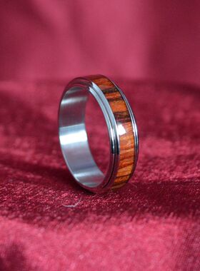 可转动双层瑞丽风钛钢情侣对戒