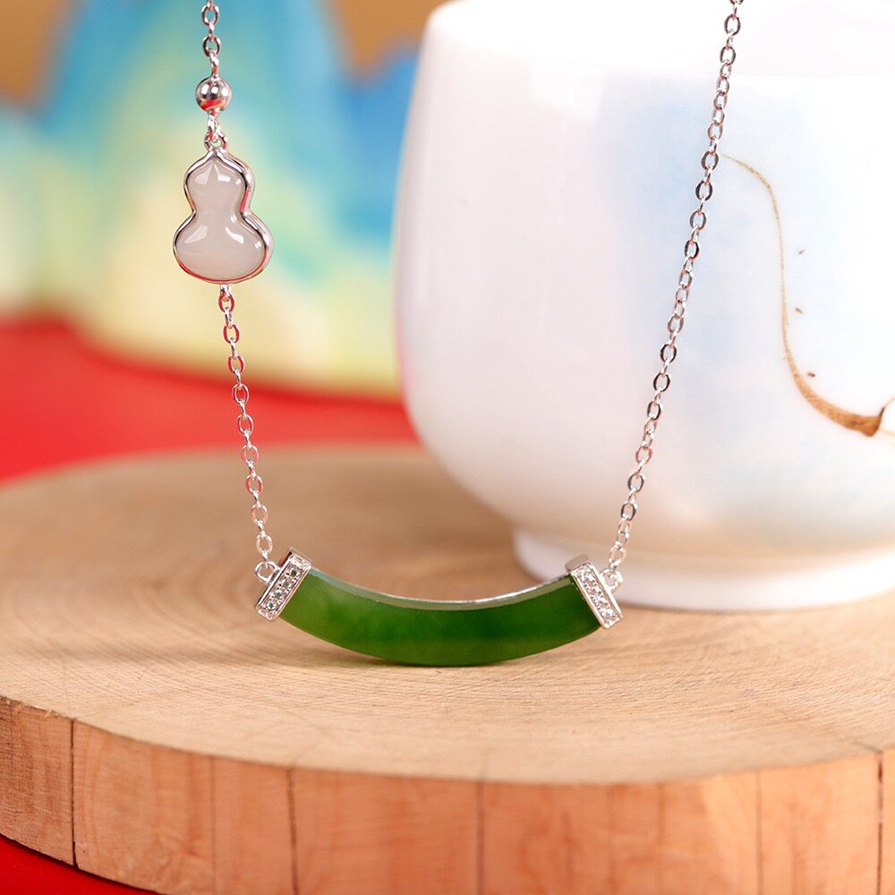 轻奢贵气S925纯银和田碧玉项链女弯月葫芦锁骨链复古简约时尚礼物