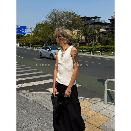 THREENINE简约亨利领纯色背心男