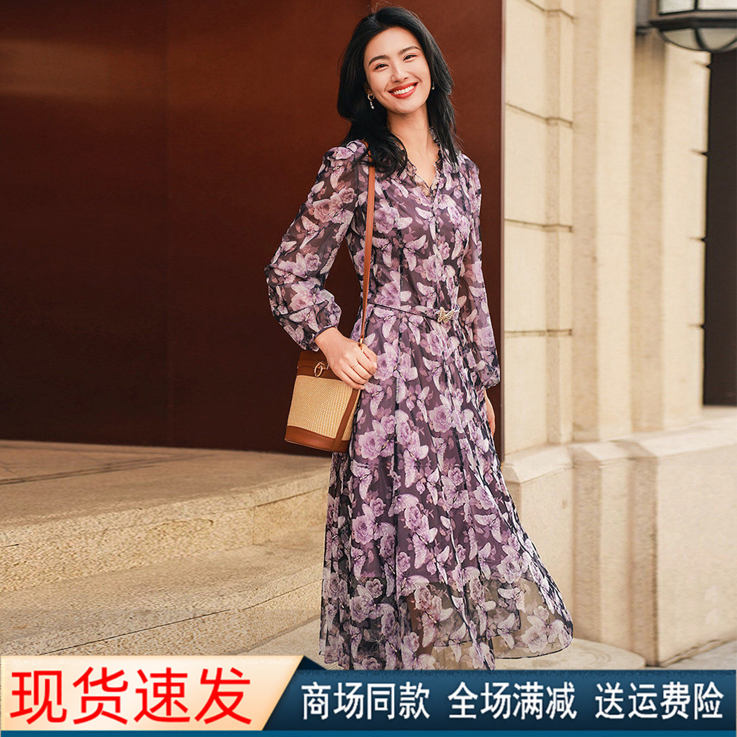 珂莱商场同款2026春夏季新款度假显瘦蝴蝶刺绣印花V领连衣裙子女