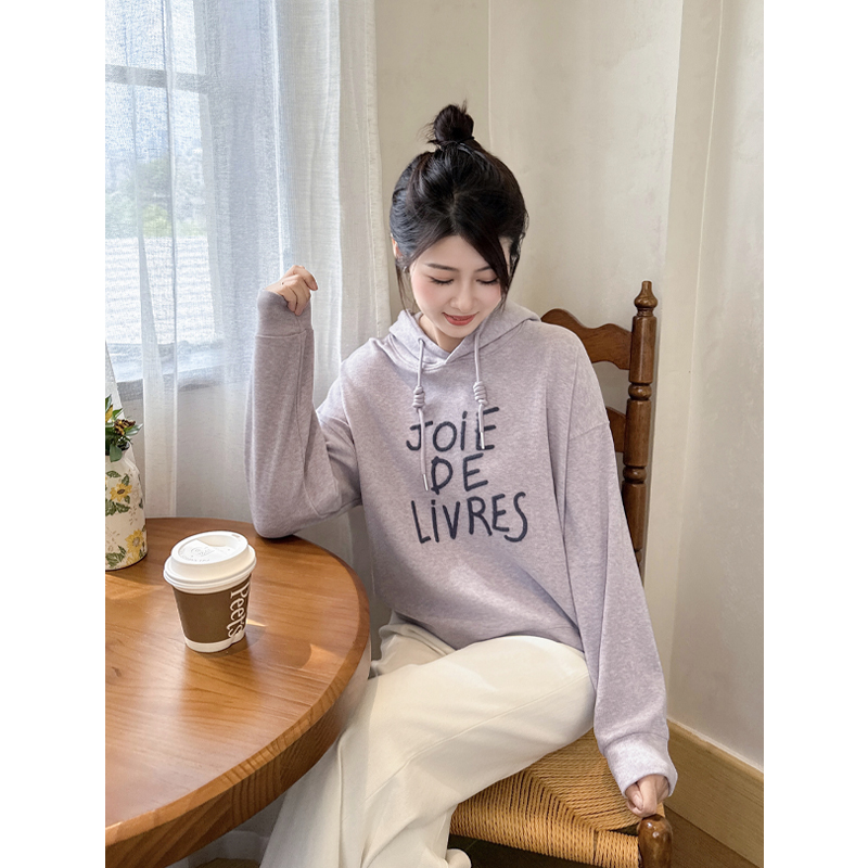 温柔气质字母绣花连帽卫衣