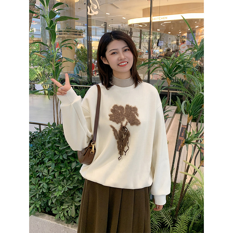 【2.8 6折福利款】复古宽松设计植绒玫瑰花刺绣半高领加绒卫衣女