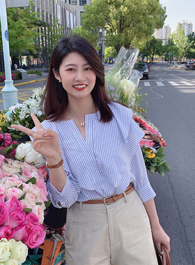 紫璐莱海洋系女友~蓝色条纹短袖衬衫设计感夏季荷叶边v领上衣2050